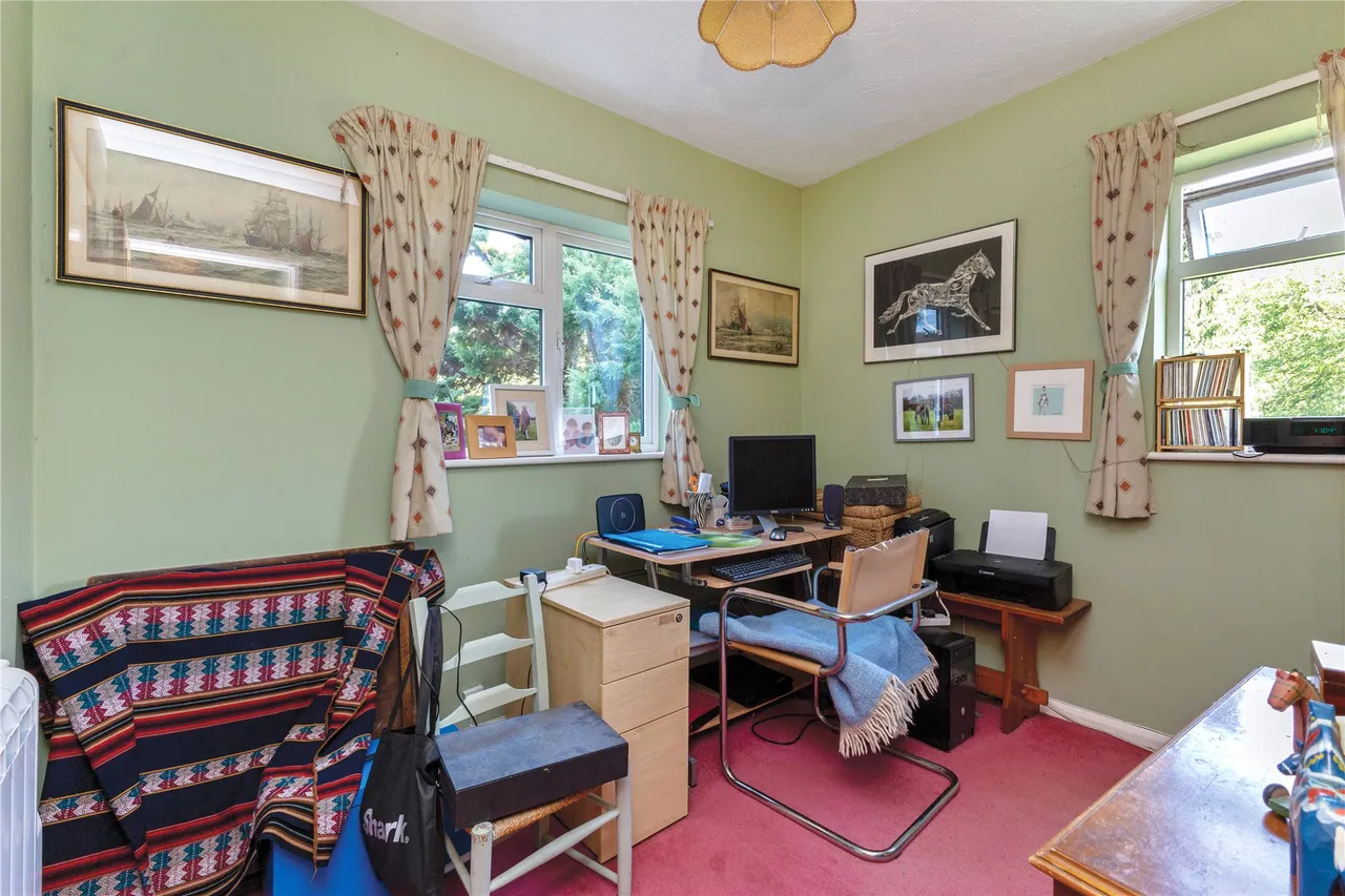 Whitmore Vale Road, Grayshott, GU26, photo 7