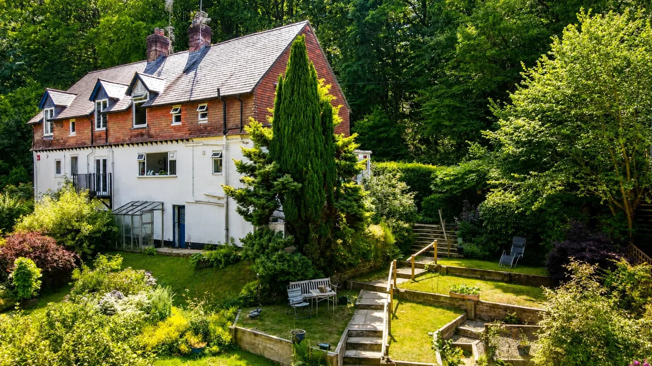 3 bed house for sale, Whitmore Vale Road, Grayshott, GU26