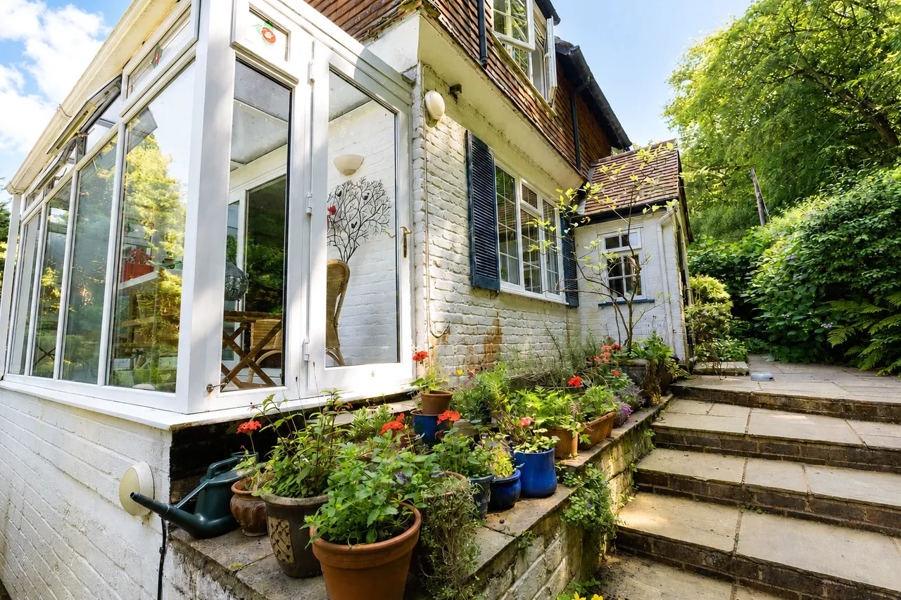 Whitmore Vale Road, Grayshott, GU26, photo 26