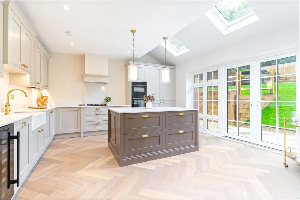 3 bed flat for sale, Welcomes Road, Kenley, CR8