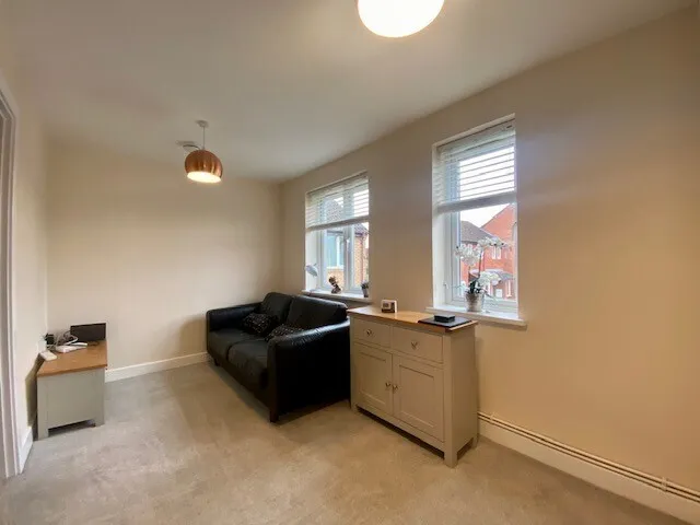 Foster Close, Aylesbury, HP20, photo 2