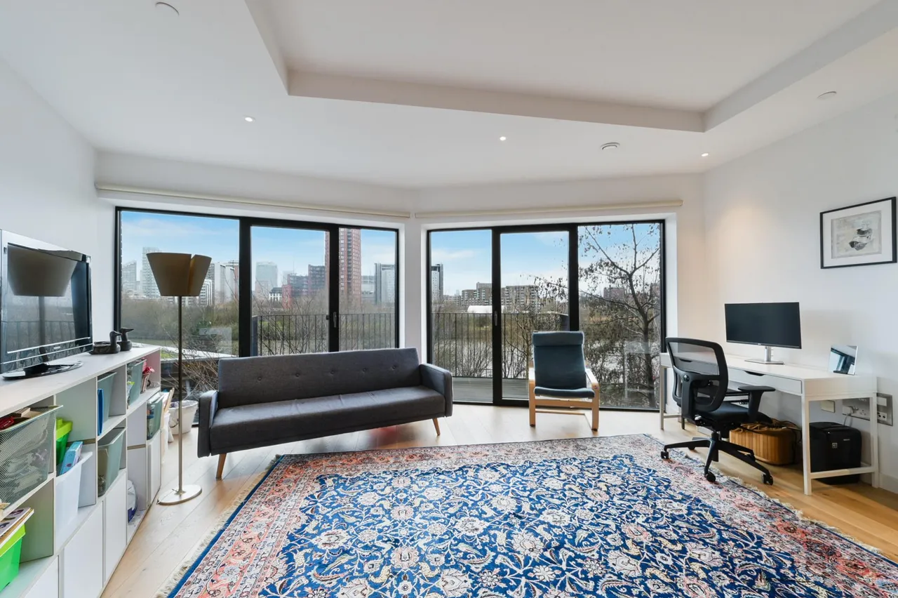 3 bed flat for sale, Modena House, London, E14
