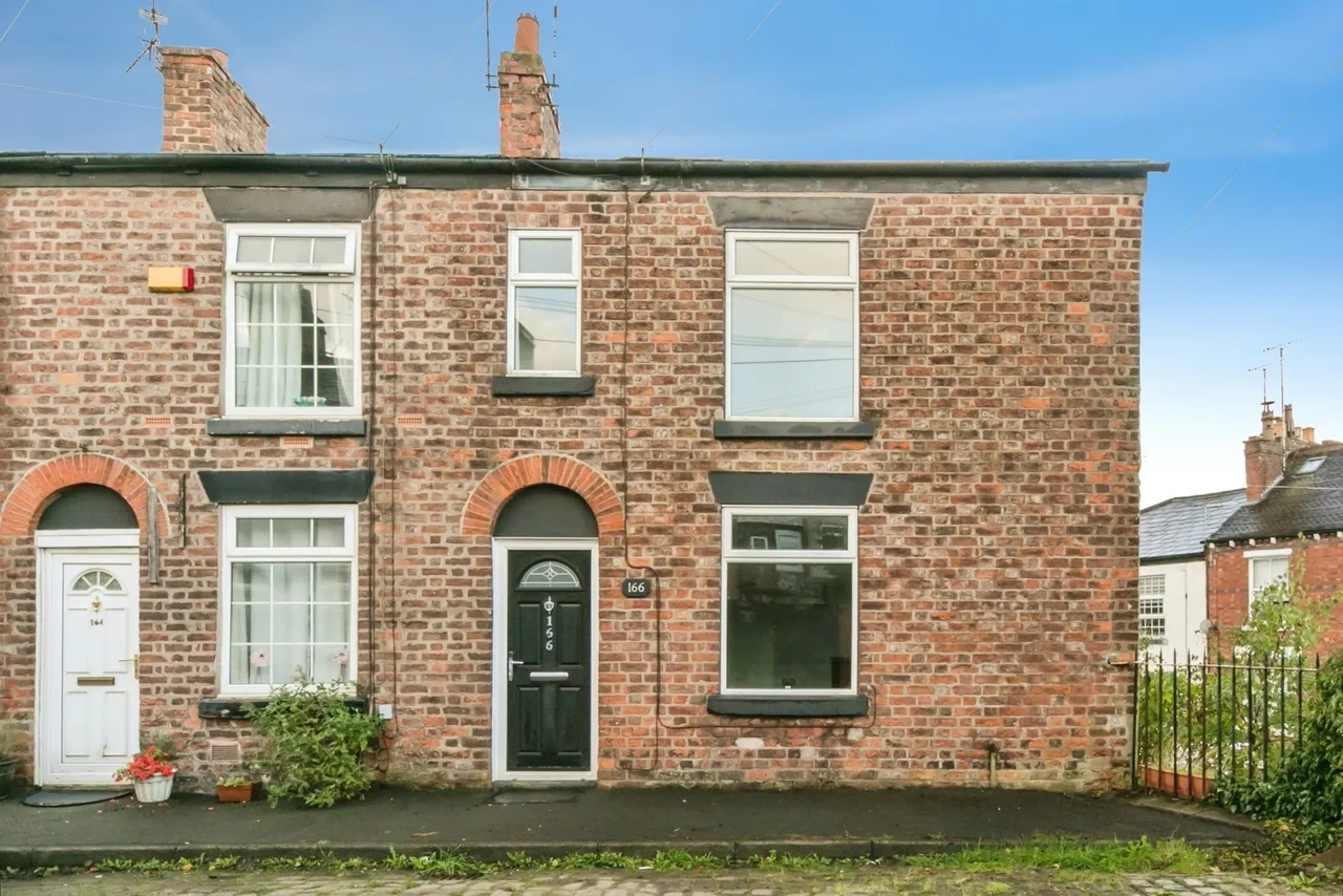 2 bed house for sale, Great King Street, Macclesfield, SK11