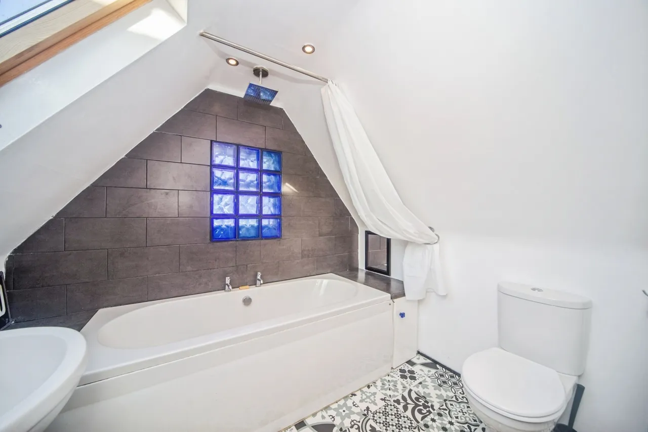 Burgess Road, Southampton, SO16, photo 13