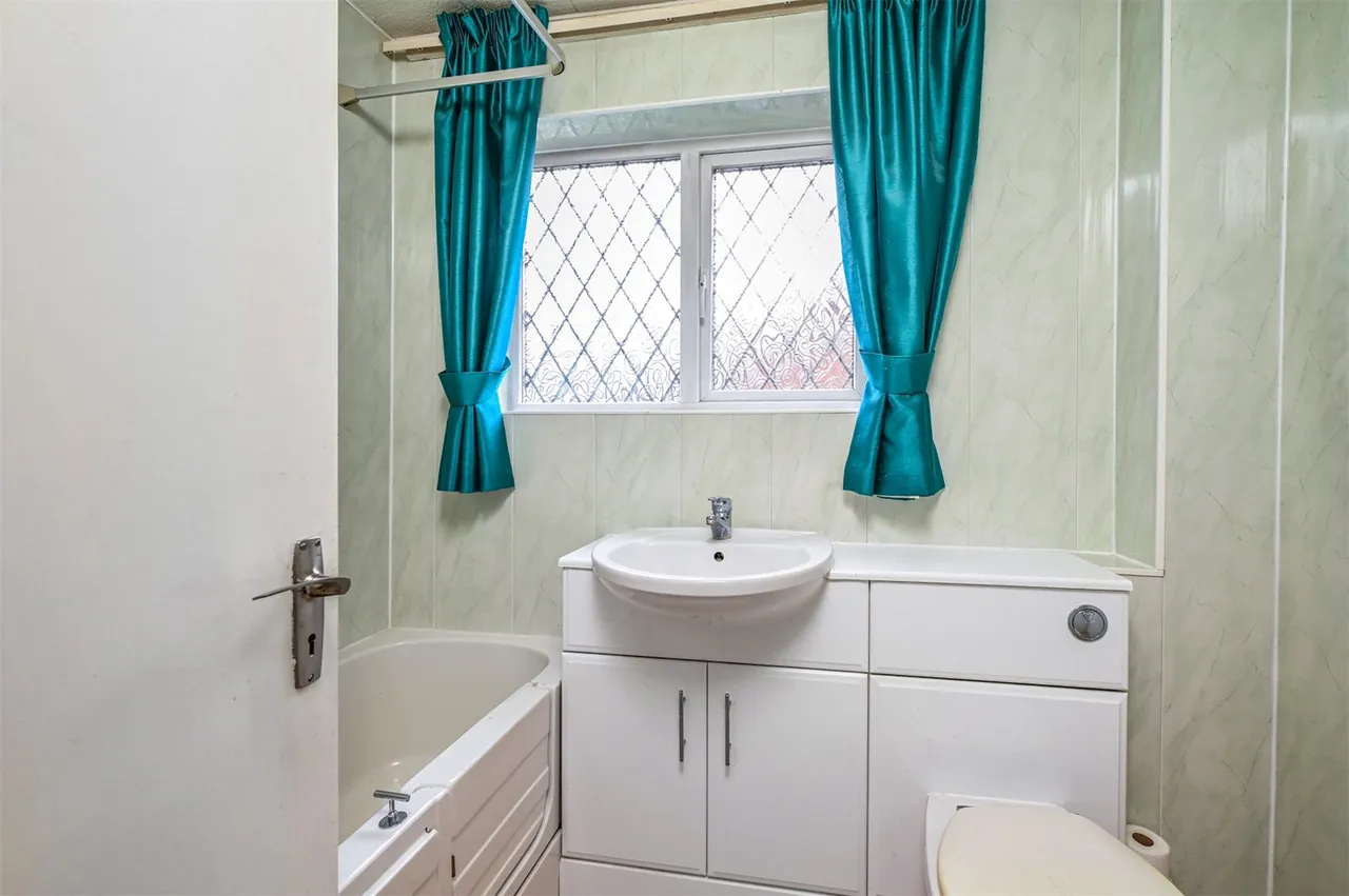 Aldershot Road, Church Crookham, Fleet, Hampshire, GU52 8JY, photo 9