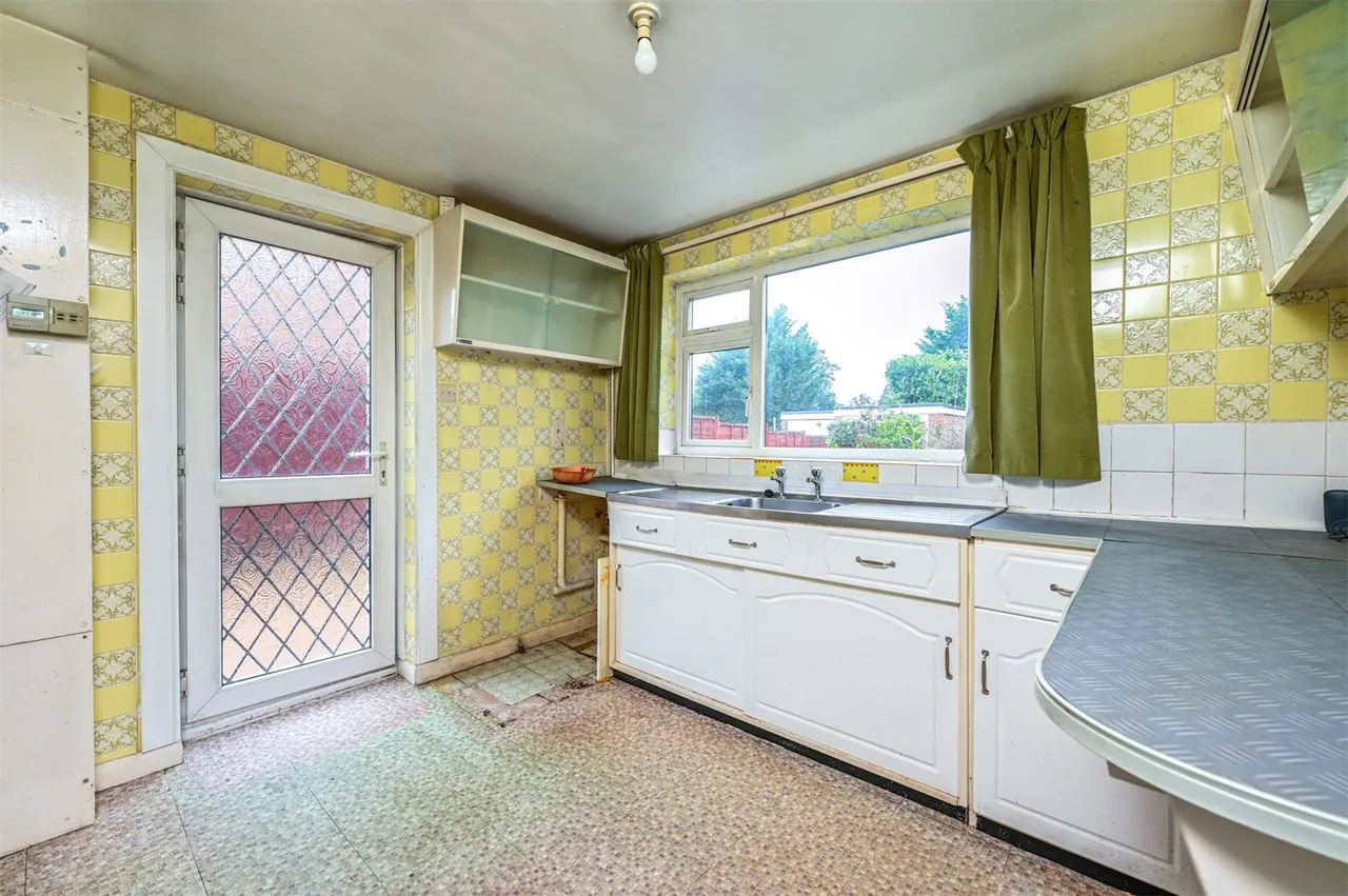 Aldershot Road, Church Crookham, Fleet, Hampshire, GU52 8JY, photo 6