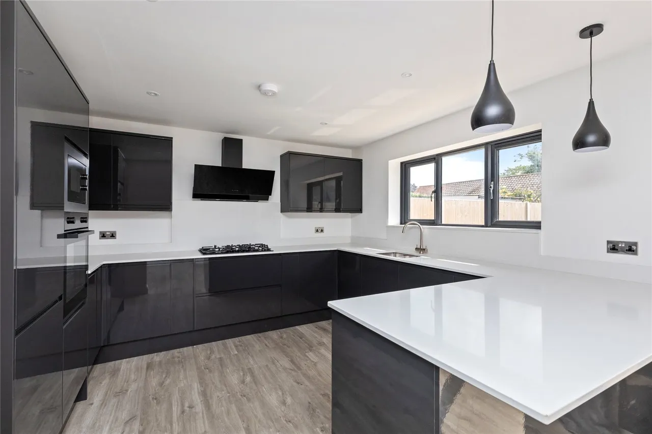 4 bed house for sale, Swanbourne Road, Wick, BN17