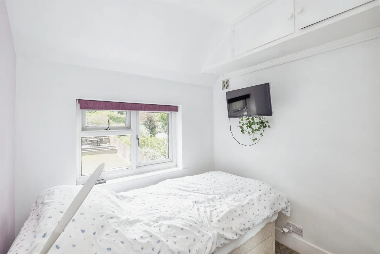 Ashfield Avenue, Bushey, WD23, photo 9