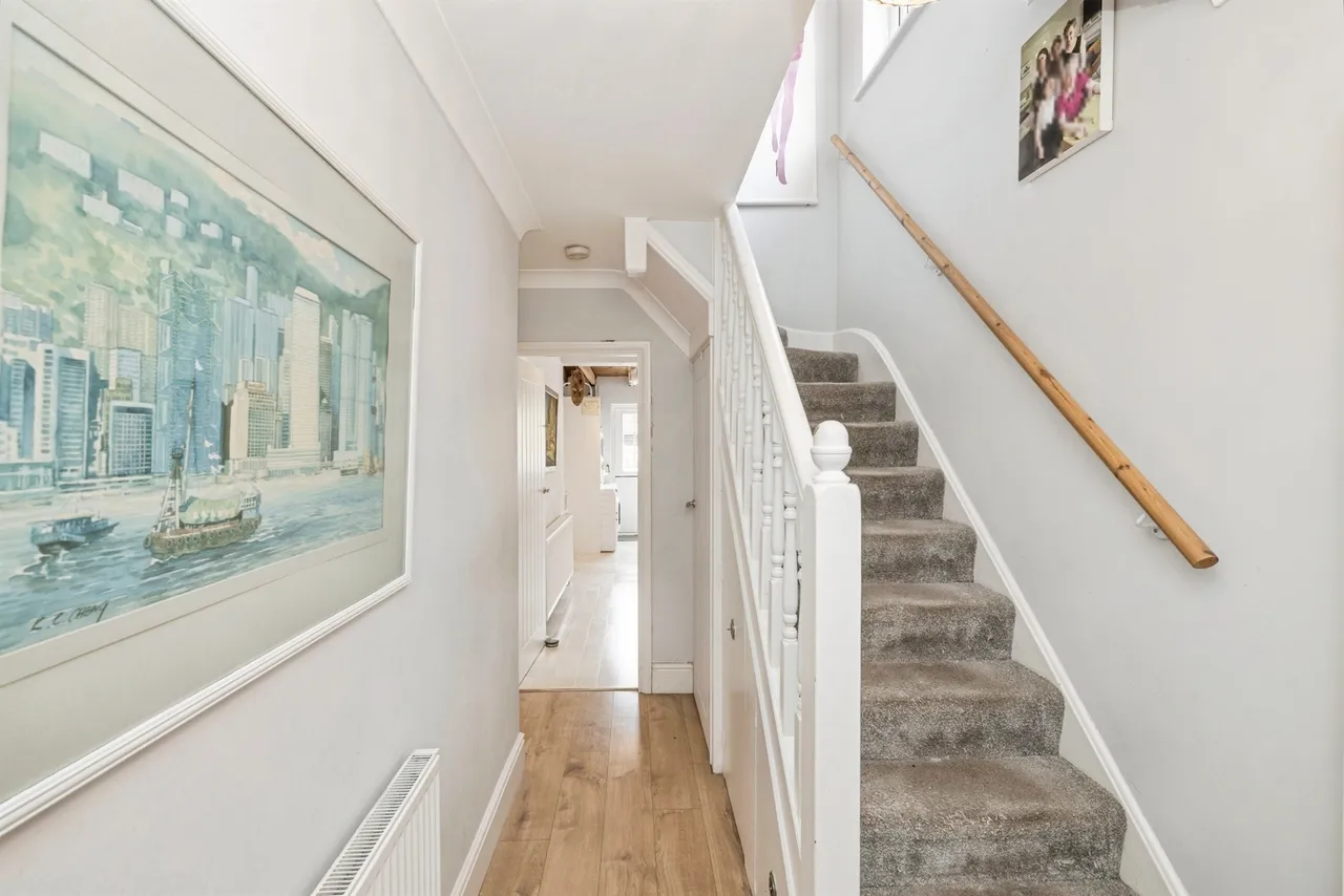 Ashfield Avenue, Bushey, WD23, photo 18