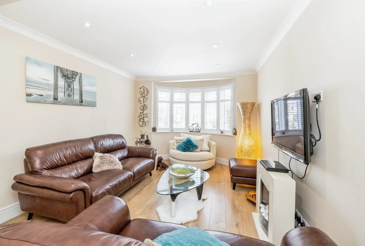 Ashfield Avenue, Bushey, WD23, photo 3