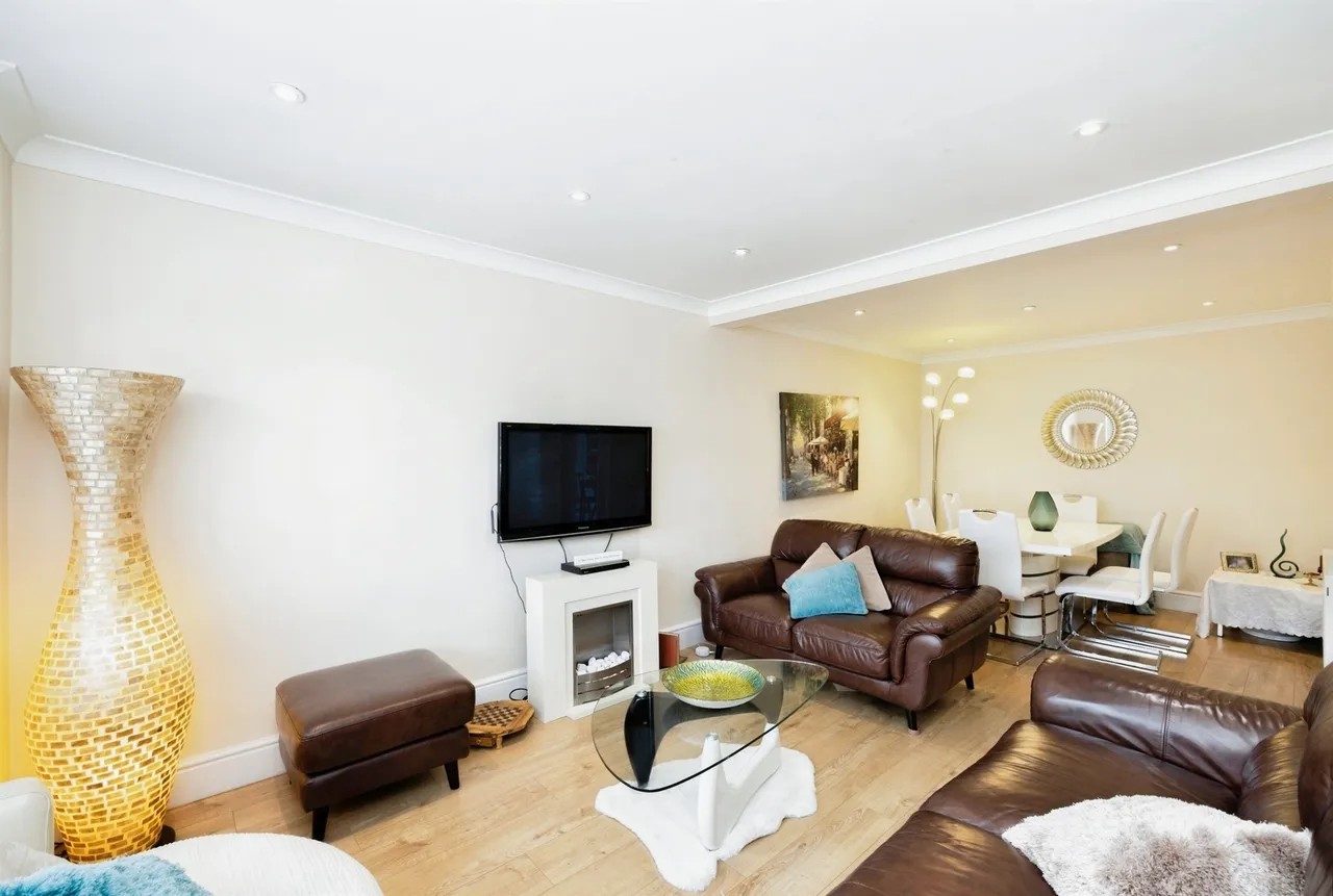 Ashfield Avenue, Bushey, WD23, photo 19