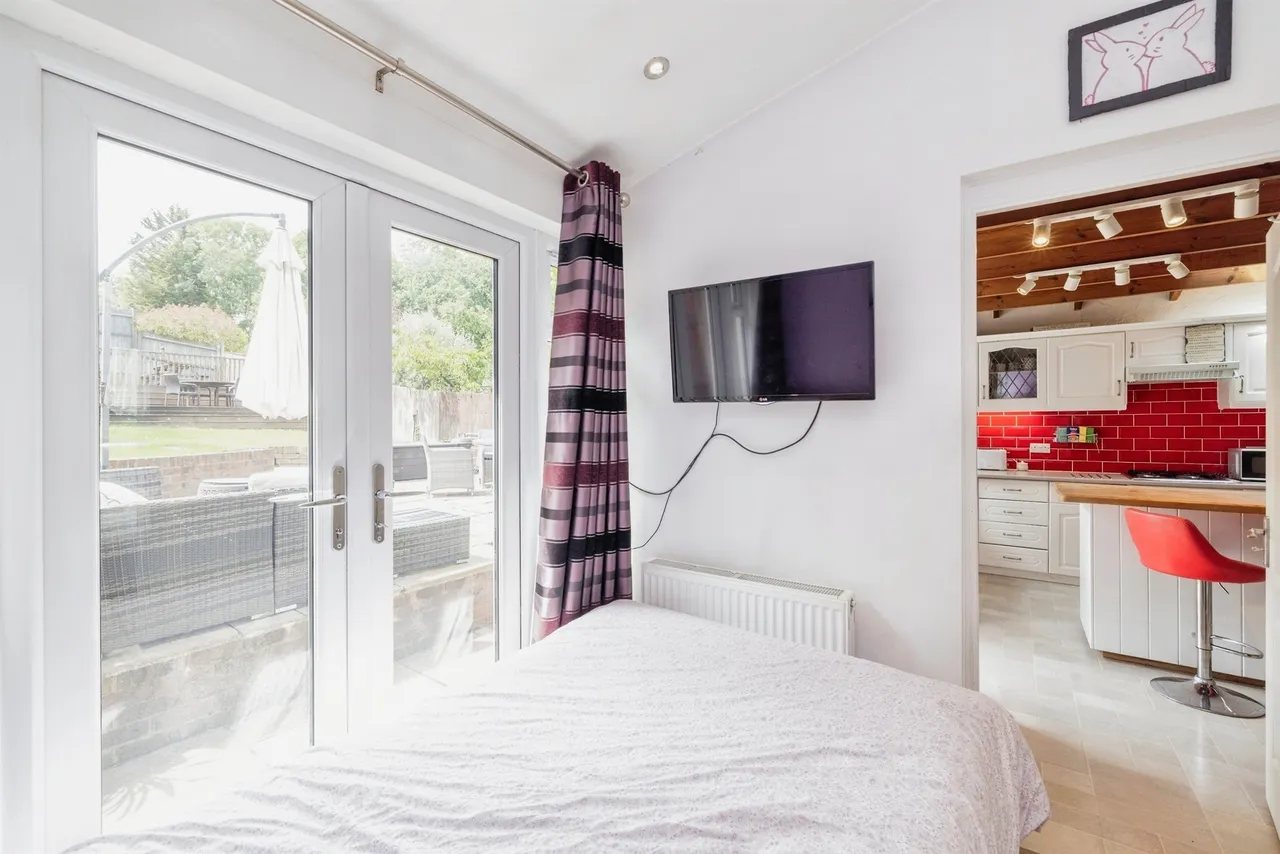 Ashfield Avenue, Bushey, WD23, photo 25