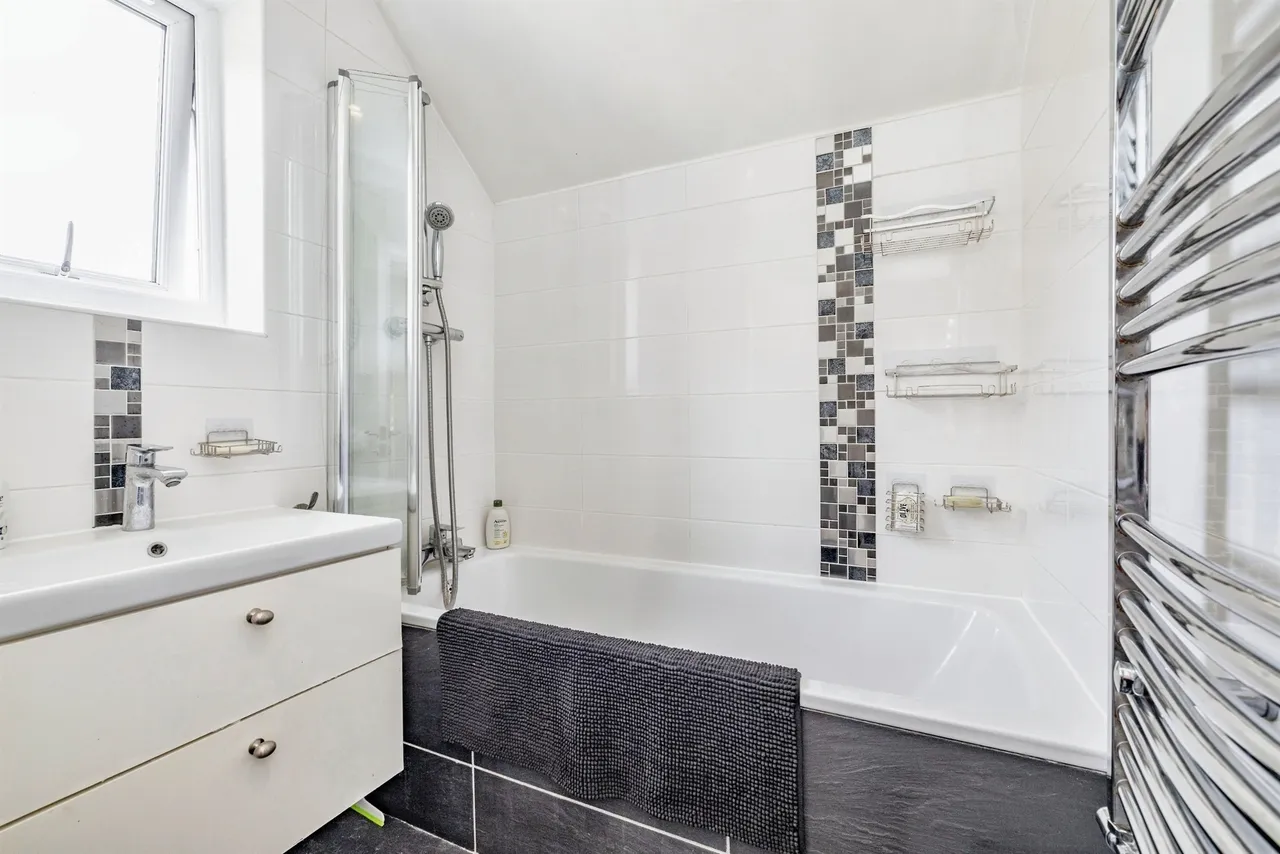 Ashfield Avenue, Bushey, WD23, photo 13