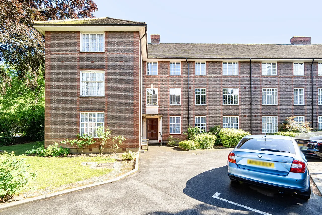 3 bed flat for sale — The Green, London, N14