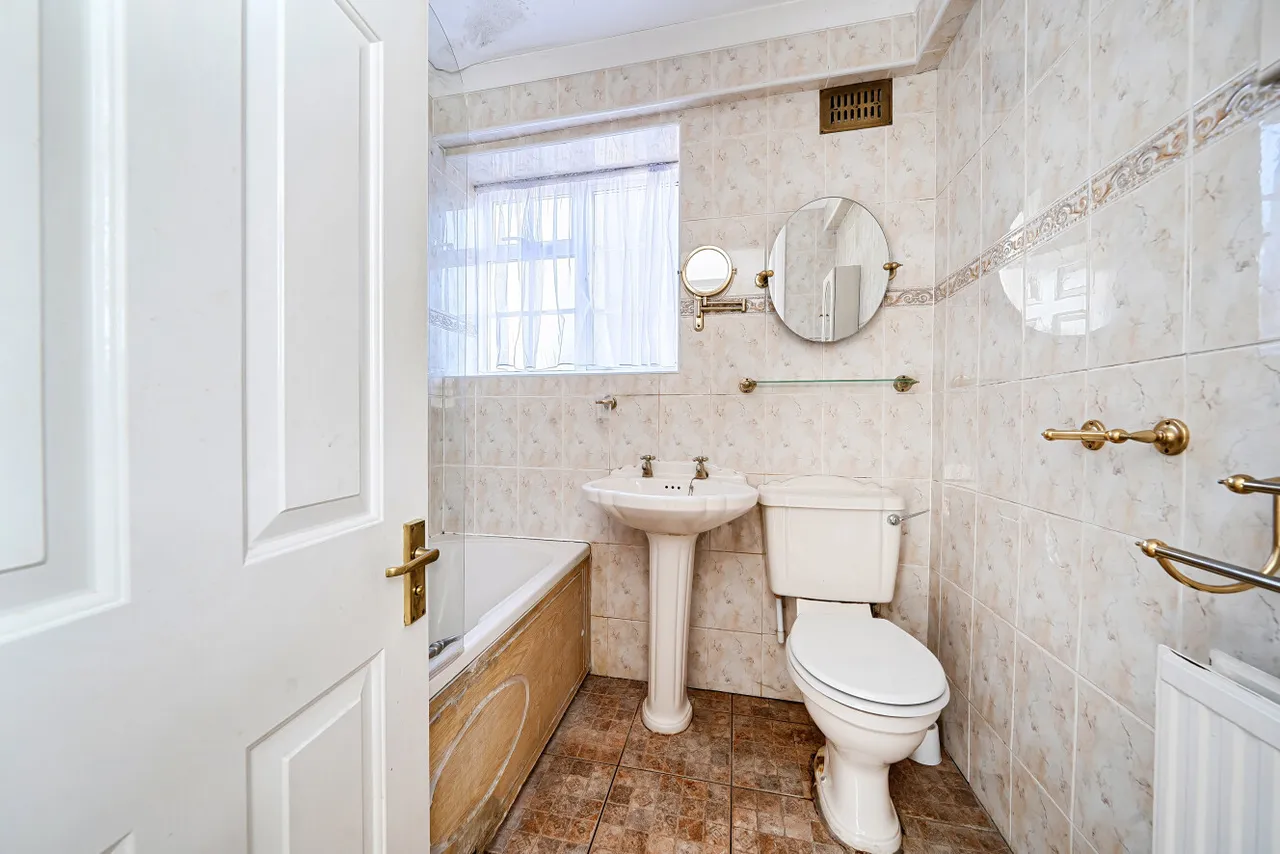 The Green, London, N14, photo 9