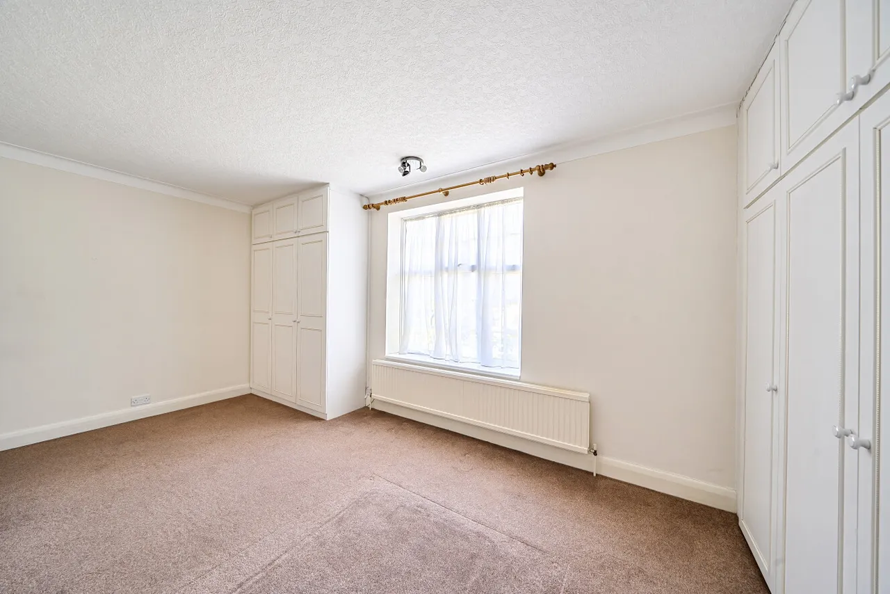 The Green, London, N14, photo 5