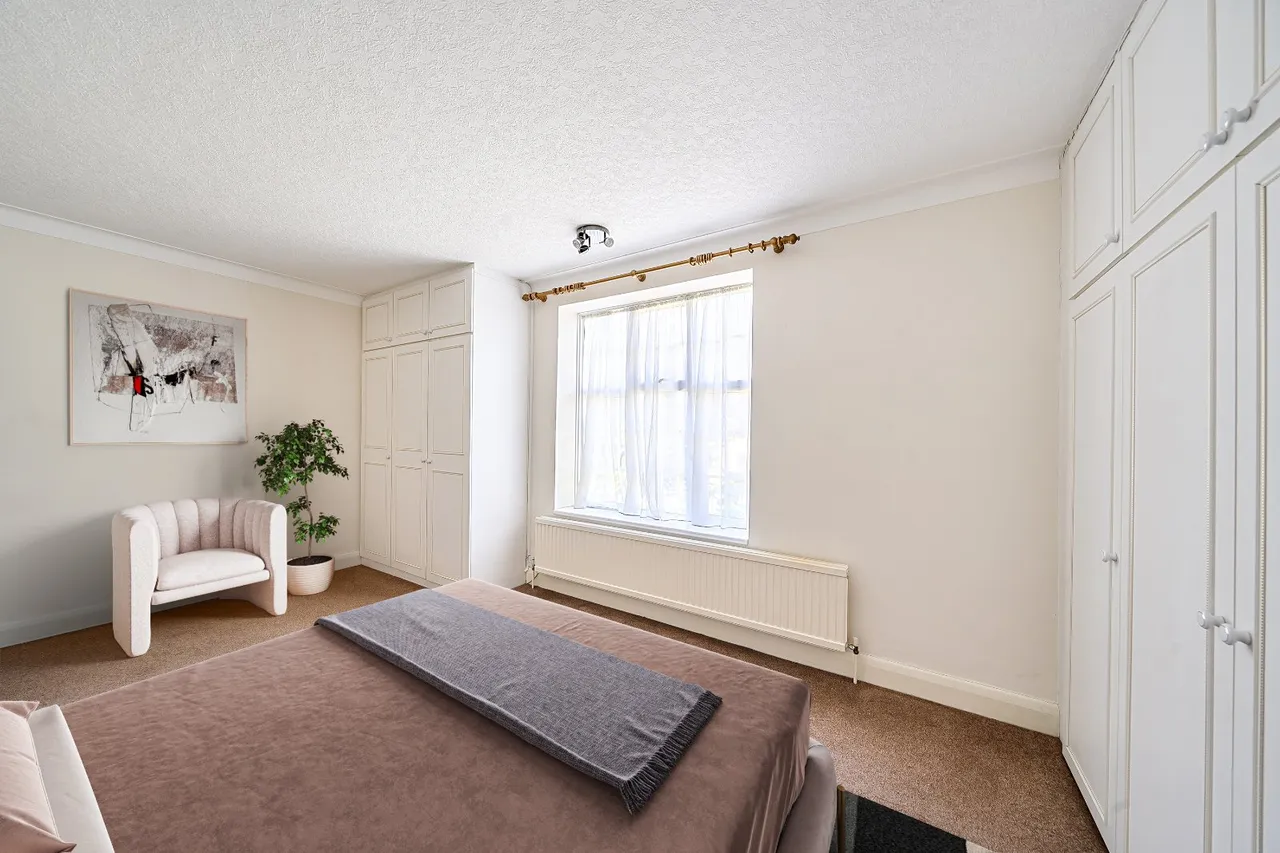 The Green, London, N14, photo 11