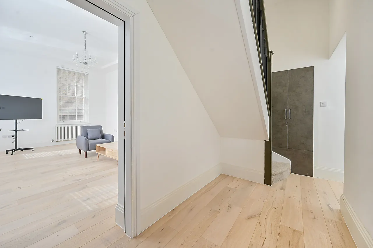 169 Uxbridge Road, London, photo 5