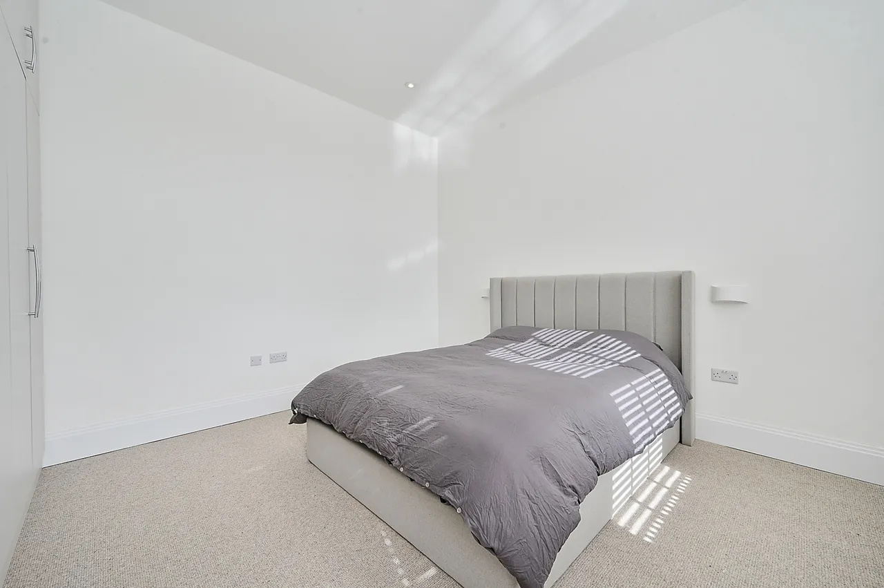 169 Uxbridge Road, London, photo 9