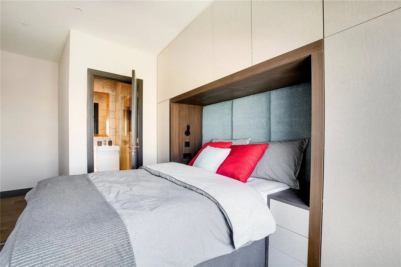 flat to rent — Room 2 83A Lavender Hill, London