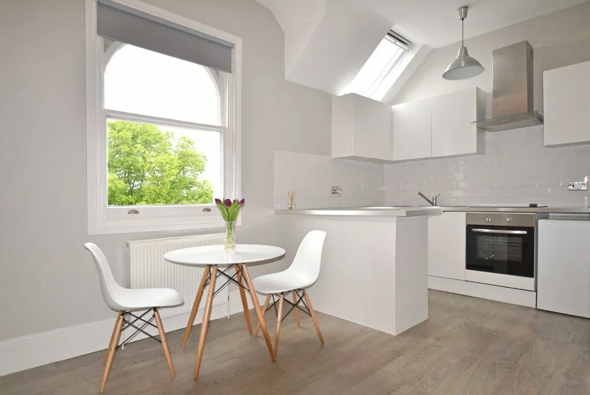 Wolsey Road, KT8, photo 3
