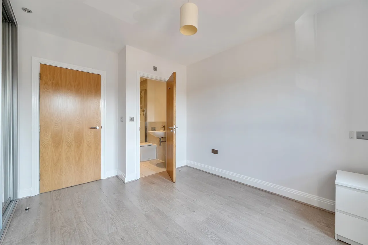 Kingfisher Drive, Maidenhead, photo 8