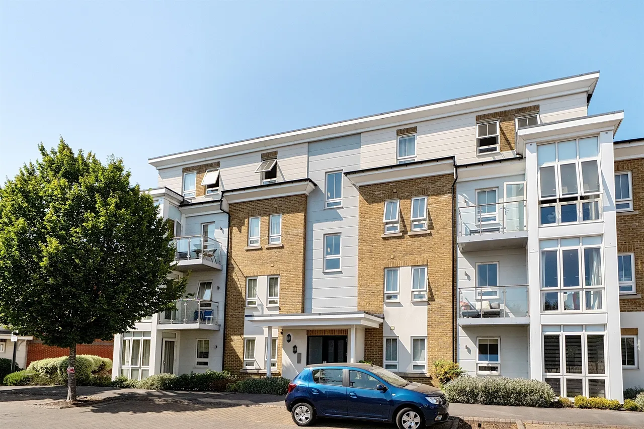 2 bed flat for sale — Kingfisher Drive, Maidenhead