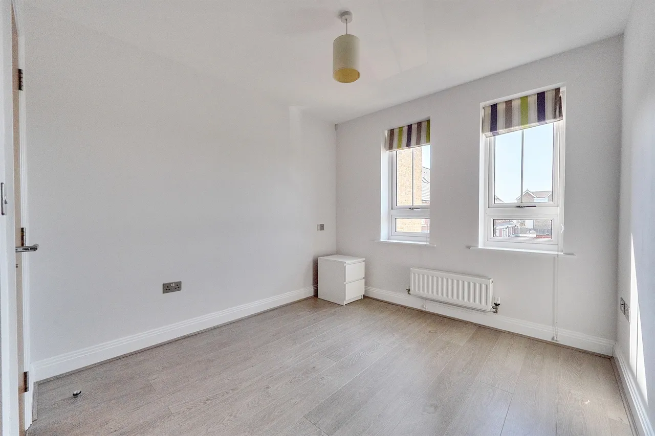 Kingfisher Drive, Maidenhead, photo 7