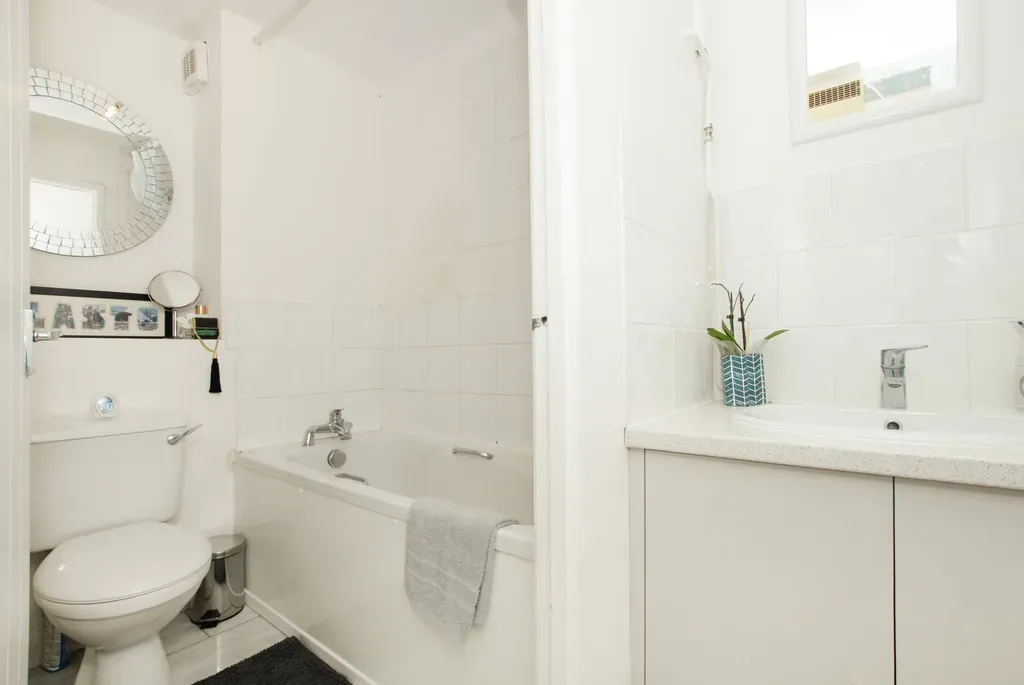 Hambledon Close, Uxbridge, photo 12