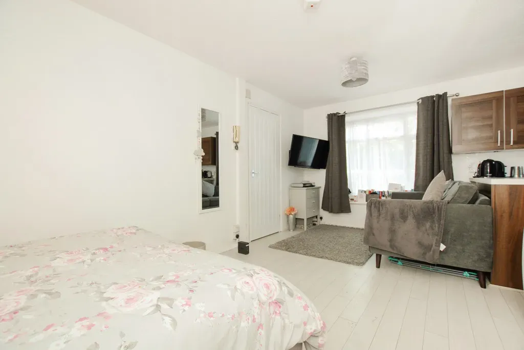 Hambledon Close, Uxbridge, photo 13
