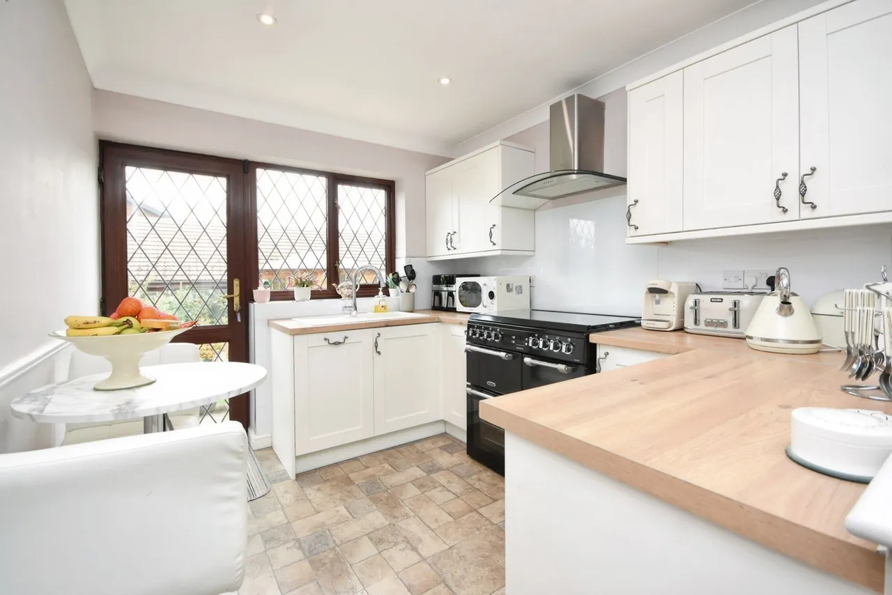 Riverview Gardens, Hullbridge, Hockley, Essex, SS5, photo 4