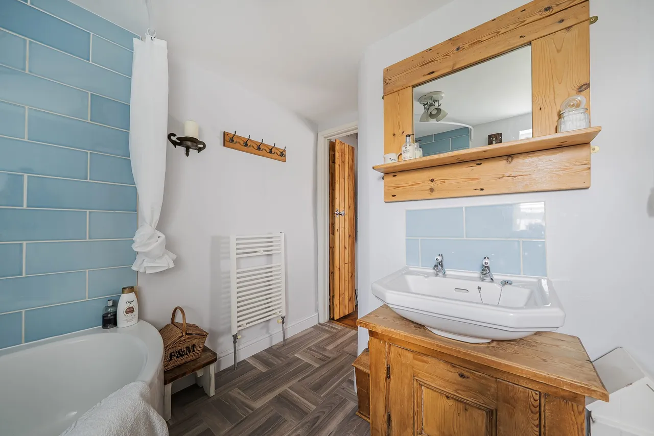 Malthouse Cottages The Street, North Warnborough, Hook, RG29 1BE, photo 11