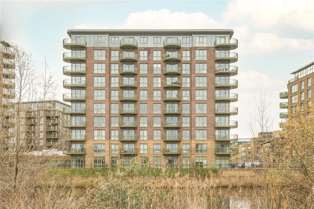 2 bed flat for sale — Astell Road, London, SE3 9EH