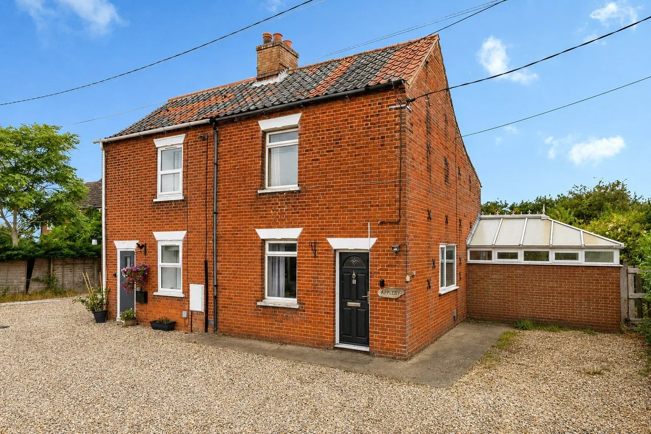 2 bed house for sale — Buckenham Road, Attleborough, Norfolk, NR17