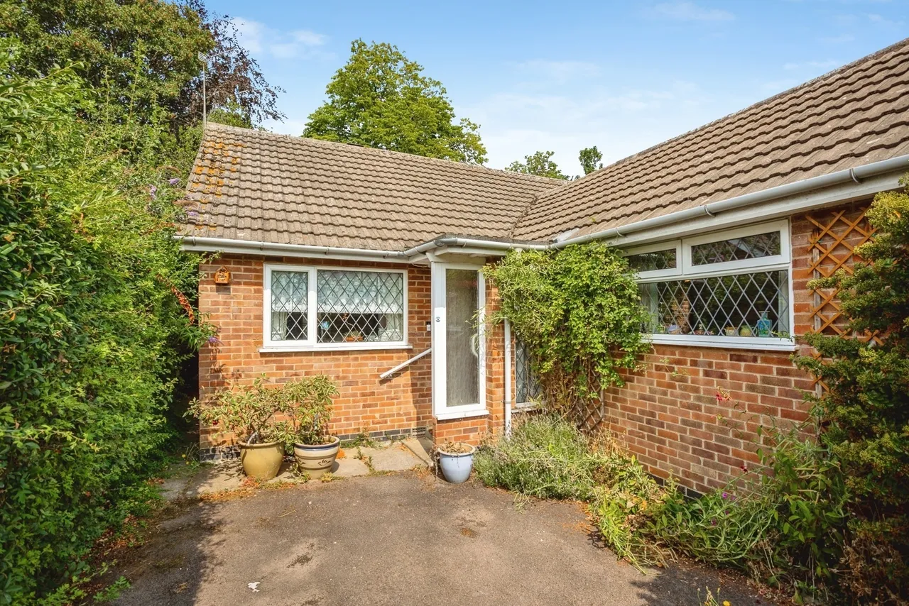 2 bed house for sale, Sandalwood Road, Loughborough, LE11