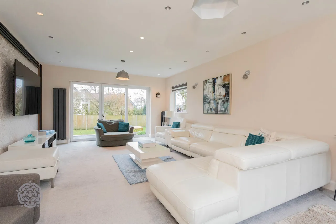 Lower House Drive, Lostock, Bolton, BL6 4JX, photo 2