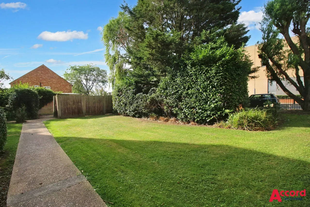 Avon Road, Upminster, RM14, photo 5