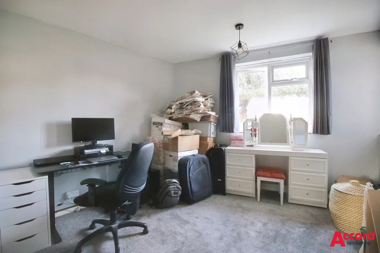Avon Road, Upminster, RM14, photo 15