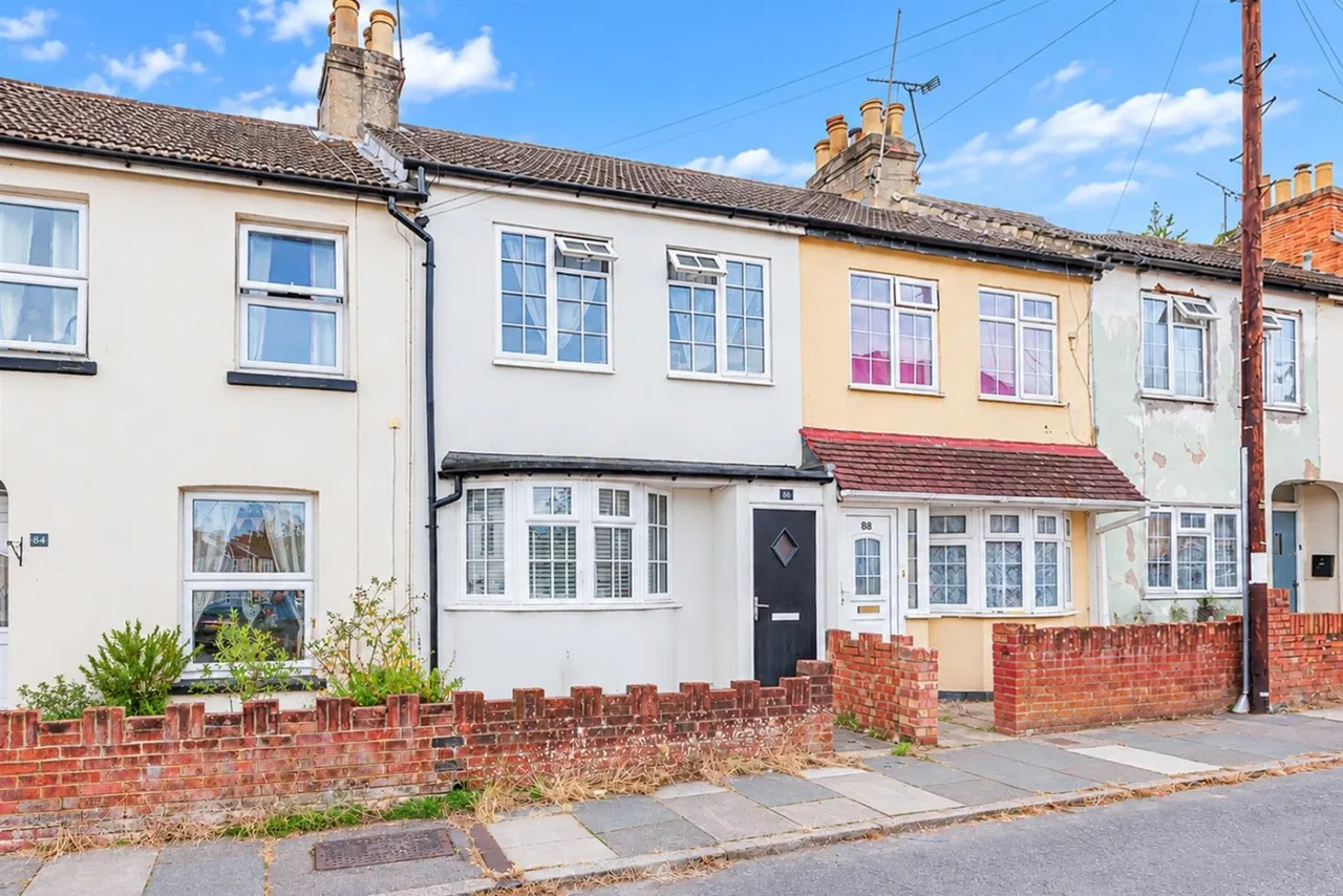 2 bed house for sale, Lysons Road, Aldershot, GU11