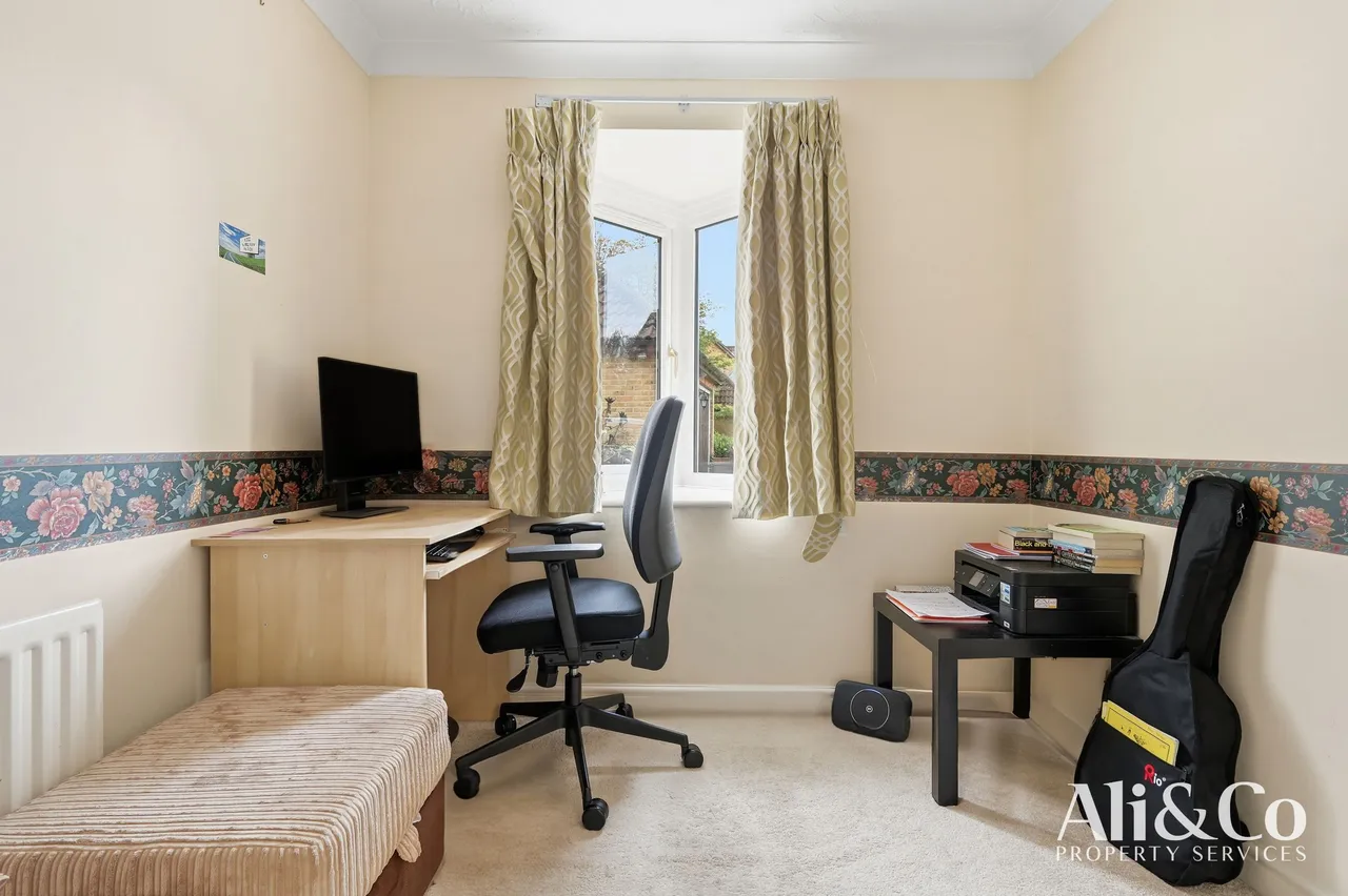 Moss Bank, Grays, Essex, RM17 5EF, photo 11