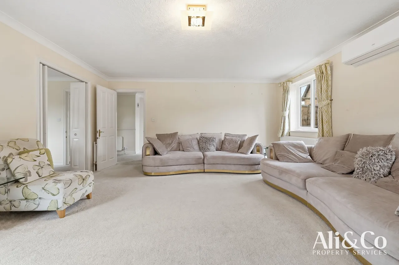 Moss Bank, Grays, Essex, RM17 5EF, photo 8