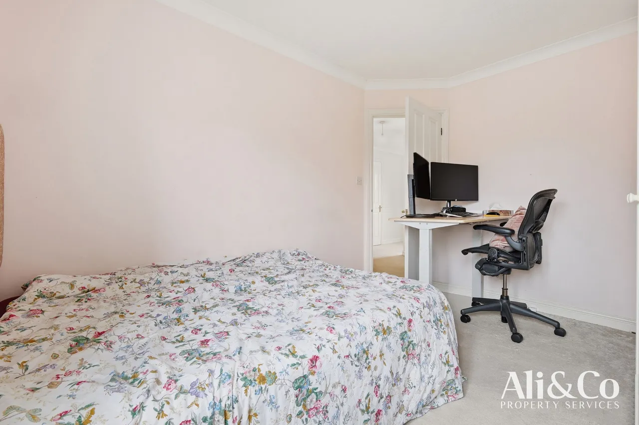 Moss Bank, Grays, Essex, RM17 5EF, photo 18