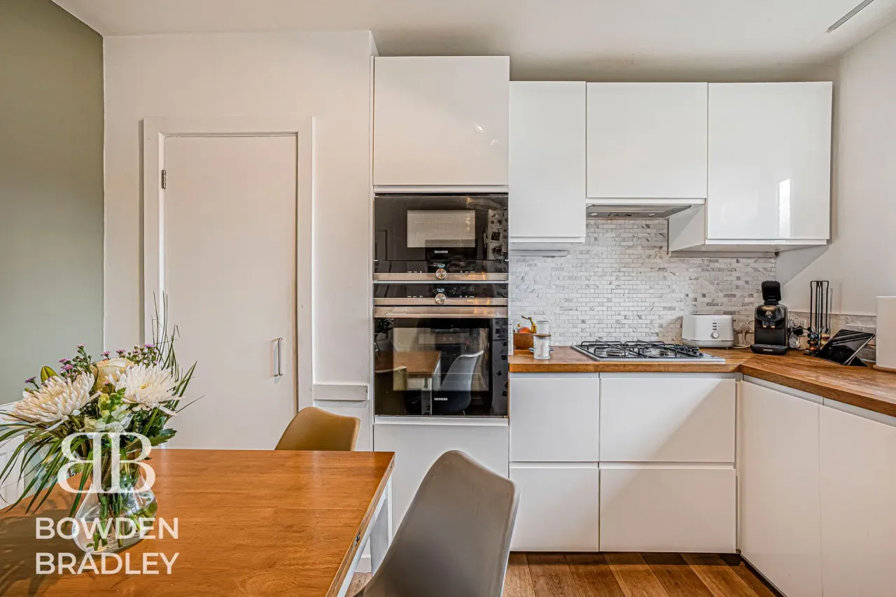 2 bed flat for sale — Love Lane, Woodford Green, IG8
