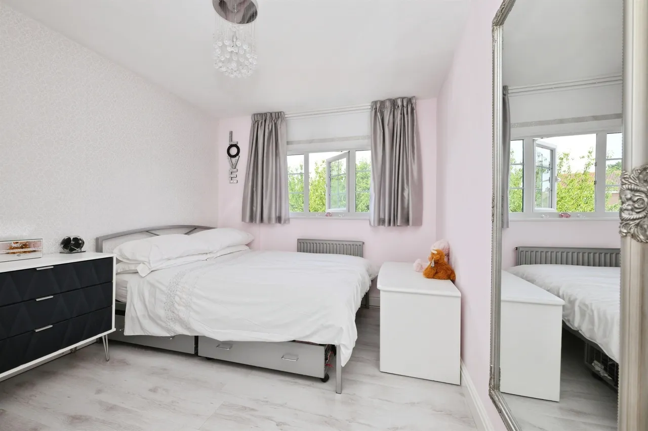 High Wood Road, Hoddesdon, photo 9
