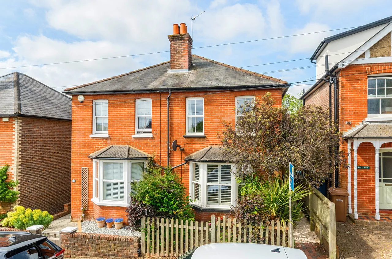 3 bed house for sale, Hallam Road, Godalming, GU7