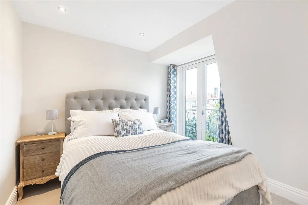 Wandsworth Bridge Road, Fulham, London, SW6, photo 5