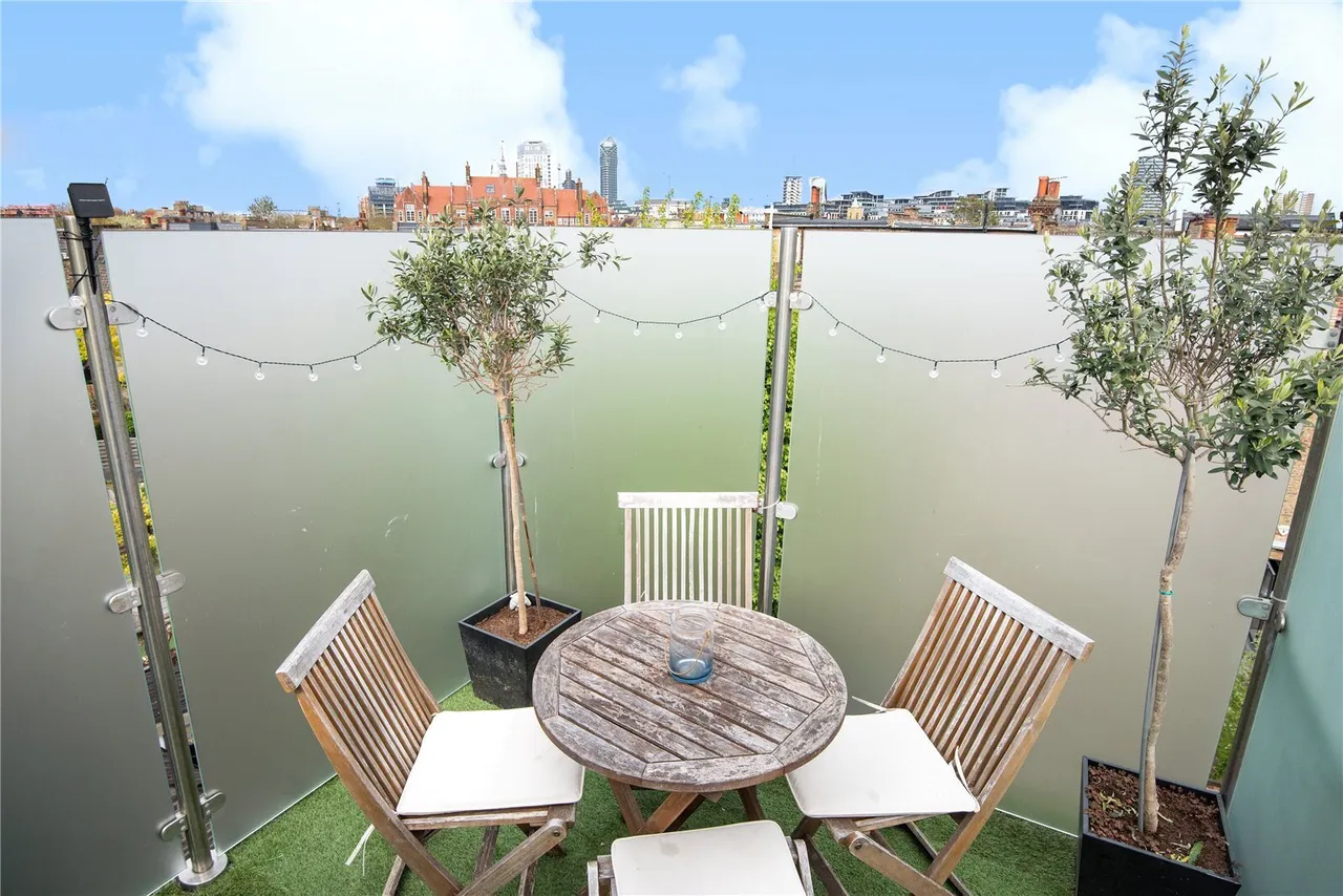 Wandsworth Bridge Road, Fulham, London, SW6, photo 13