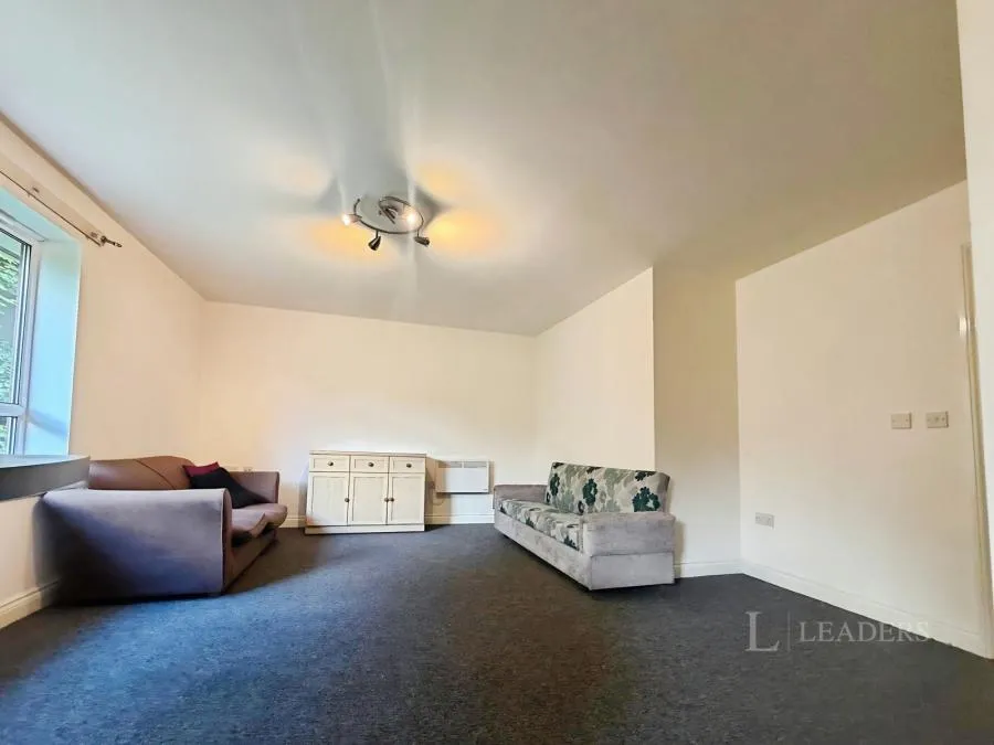 Hagley Road West, Oldbury, B68, photo 9