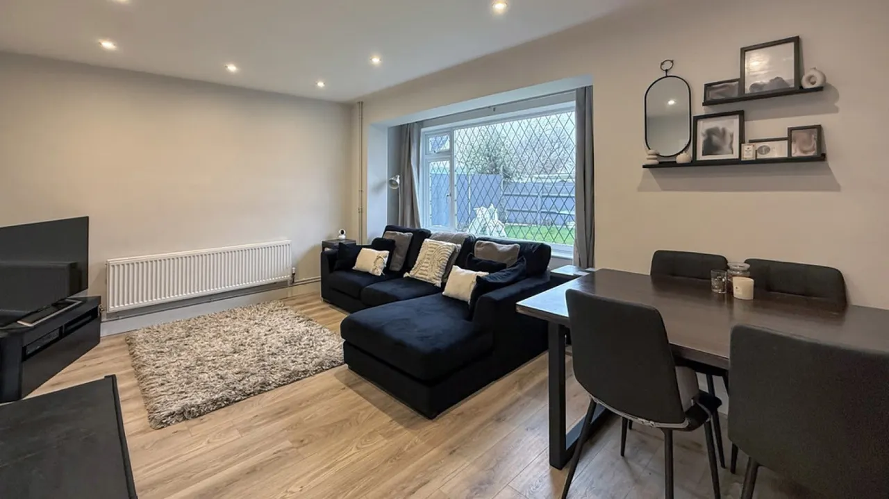 Langholm Avenue, Warminster, photo 6