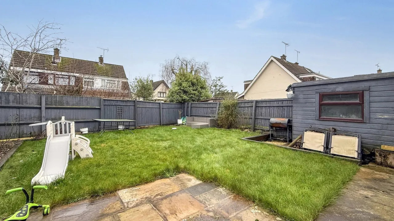 Langholm Avenue, Warminster, photo 12